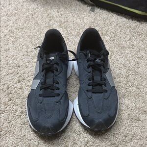 Women’s New Balance 327  size 7